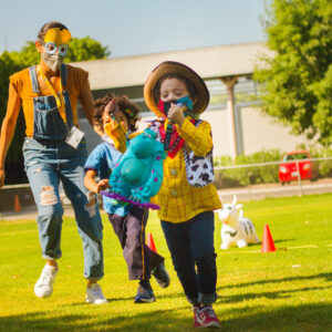 Niños participando en actividades del curso de verano CreArt en Zapopan